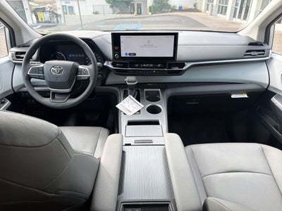 2025 Toyota Sienna XLE