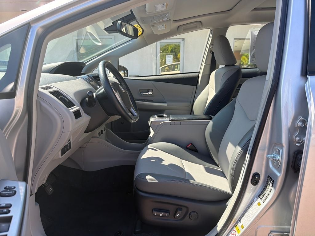 2017 Toyota Prius v Five