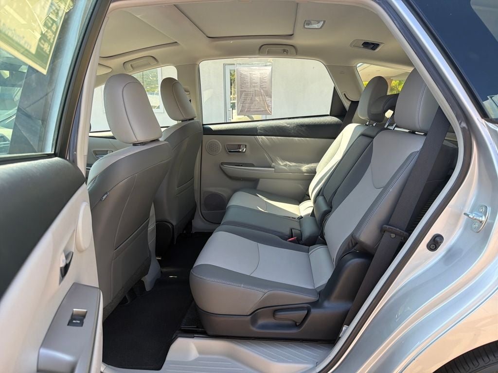 2017 Toyota Prius v Five