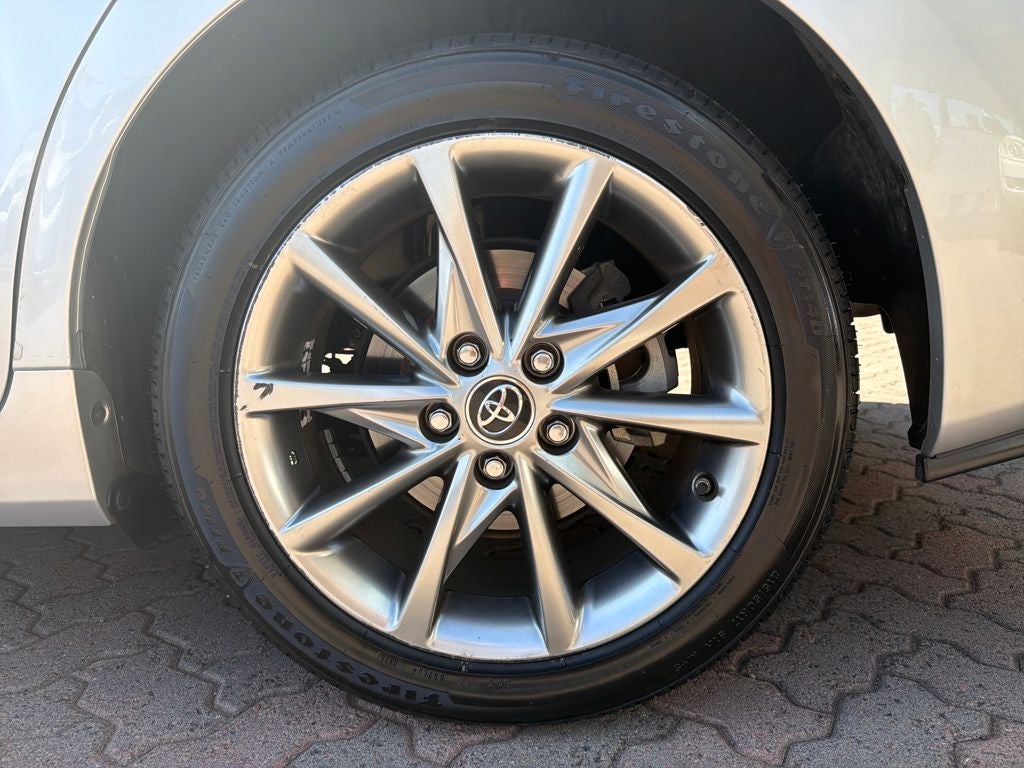 2017 Toyota Prius v Five