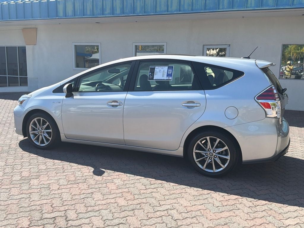 2017 Toyota Prius v Five