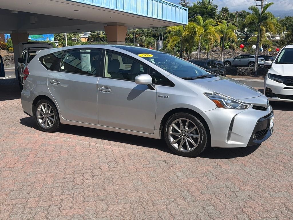 2017 Toyota Prius v Five